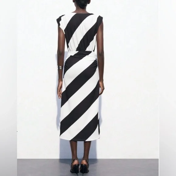 Black and white dress - Picture 6 of 7